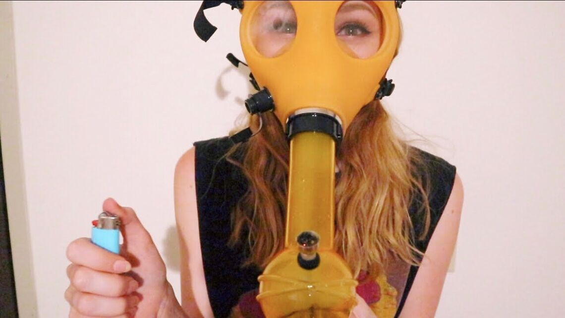 how to make a gas mask bong