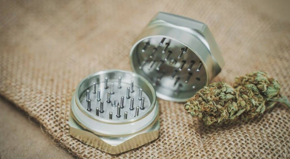 how-to-clean-a-weed-grinder-1024x563-1